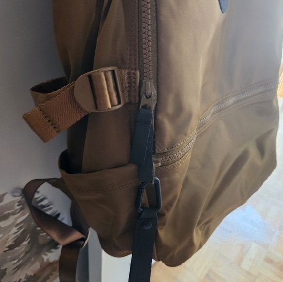Lululemon Athletica 22L Tan Crew Backpack Unisex - Picture 4 of 6